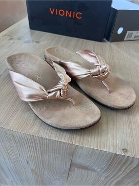 Vionic Pippa Rose Gold Knotted Thong Sandals for Women